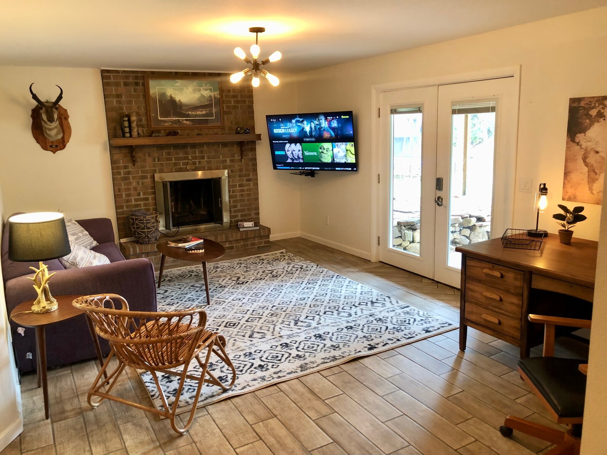 Living room with 55" TV and electric fireplace - 2910 Aspen Dr