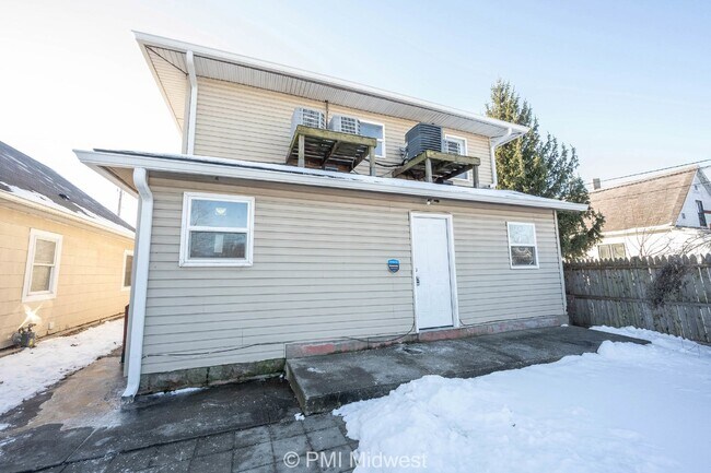 Building Photo - Cozy 2 Bed Apartment in Indianapolis with ...