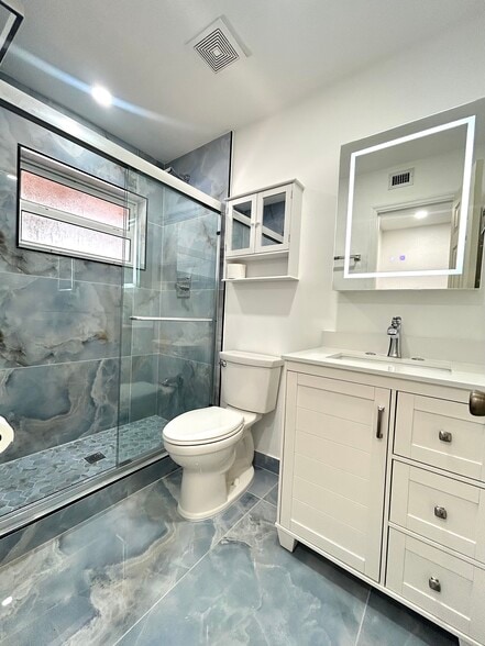 Building Photo - 6001 SW 116th Ave