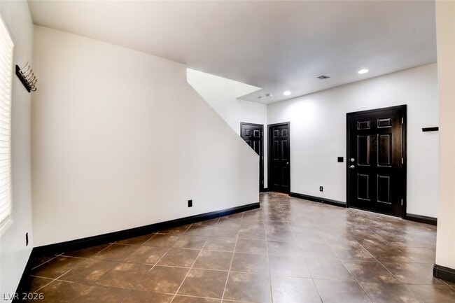 Building Photo - 2904 Dowitcher Ave