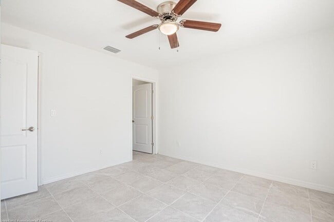 Building Photo - GREAT LAKE PLACID LOCATION 3/2/1-SEE IT TODAY