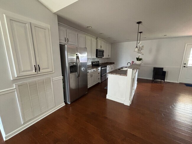 Building Photo - 155 Raspberry Dr