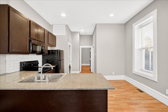 Building Photo - Soulard First Fleur