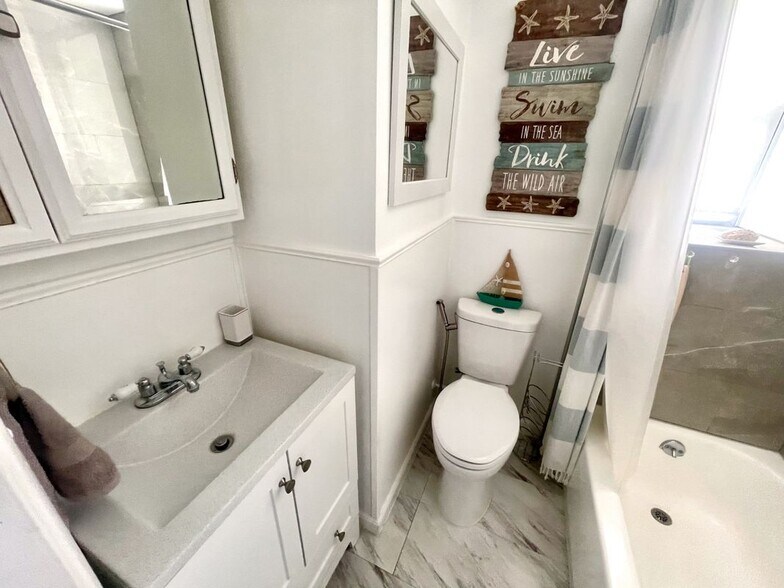 Building Photo - 80 Malcolm Ave