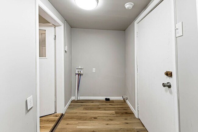 Building Photo - Remodeled 2-Bedroom Home in Saint Joseph with Off-Street Alley Parking