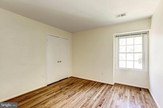 Building Photo - 11220 Broad Green Dr