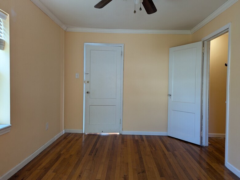 Building Photo - 527 Savannah Hwy