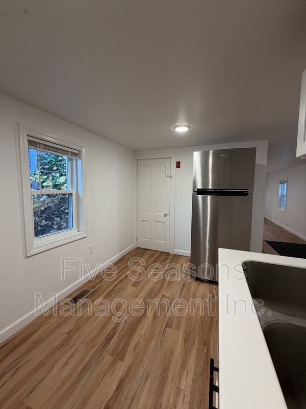 Building Photo - 124 N Winooski Ave