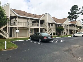 Building Photo - Winter rental! Recently renovated condo in...