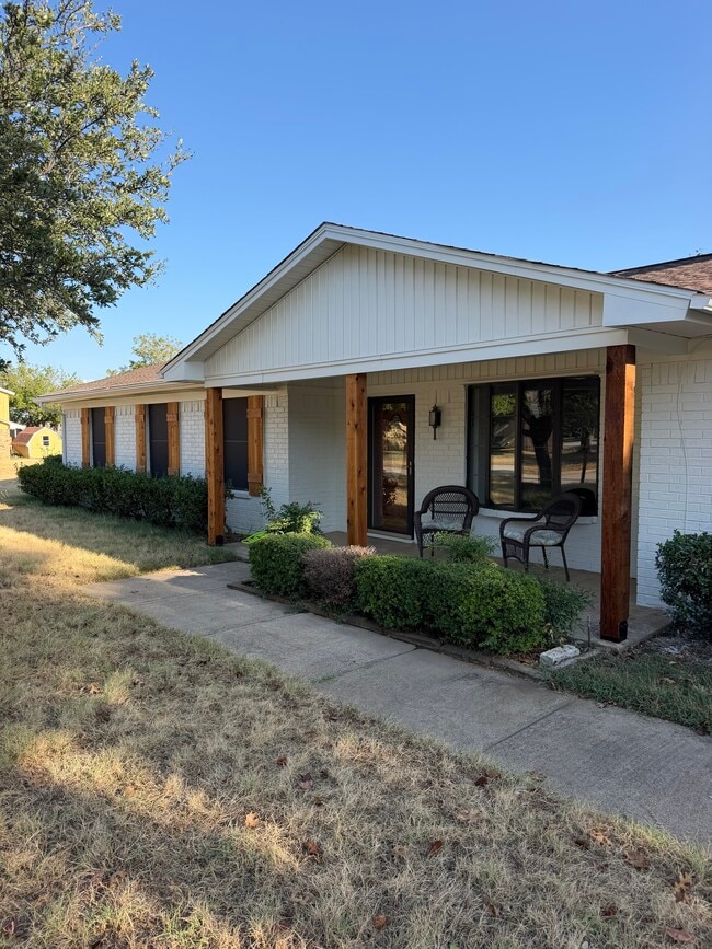 Building Photo - 319 Allen Dr