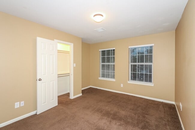 Building Photo - 4918 N Cancun Dr