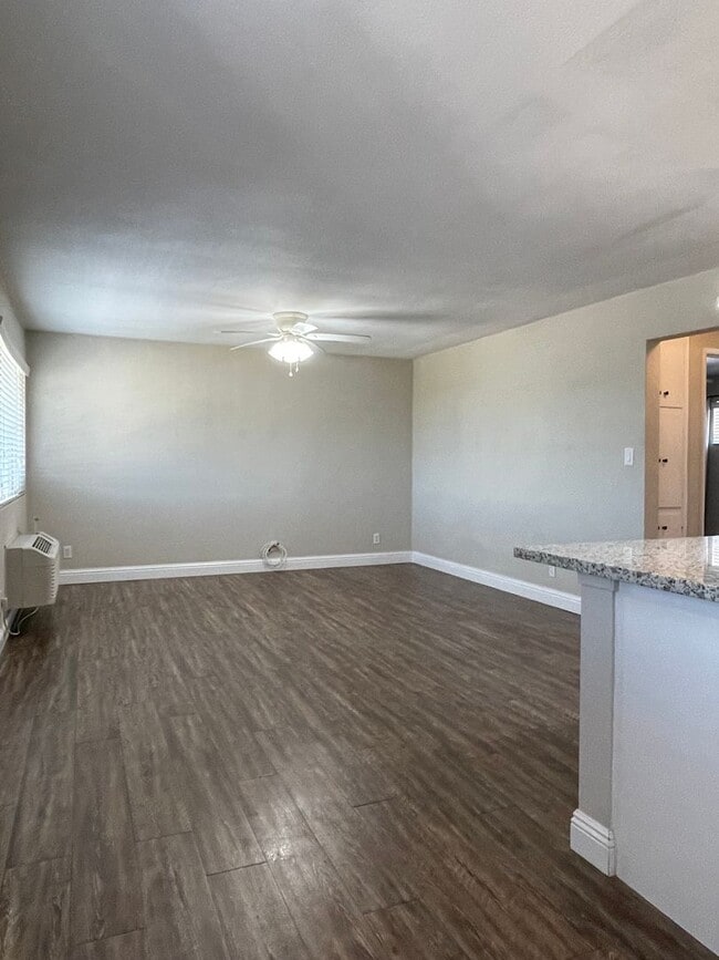 Building Photo - 590-596 Iris Drive