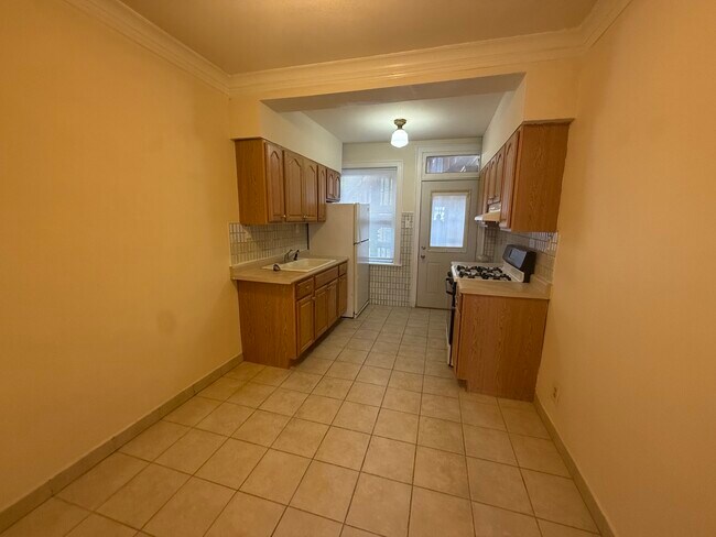 Building Photo - 4919 W Berteau Ave