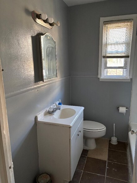 Building Photo - 3408 1/2 Cotwood Pl