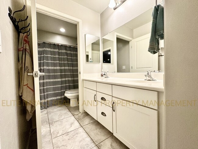 Building Photo - 7305 S Via Cabana