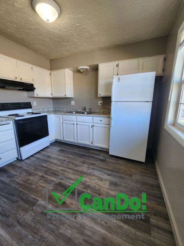 Building Photo - Now June 1st! Remodeled 2 bedroom, 1 bathr...