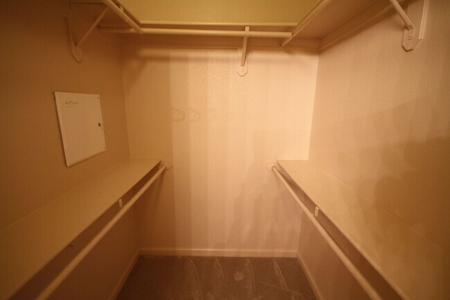 Building Photo - Condo | 2 Bed | 2 Bath | 1728SF | Tenant P...