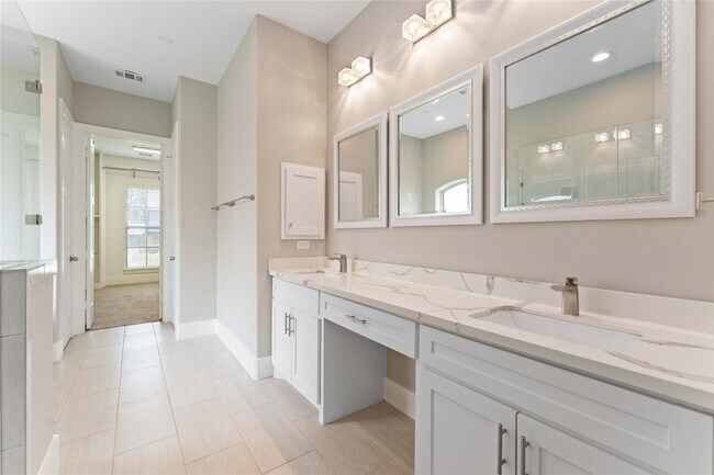 Building Photo - 4310 Fernwood Dr