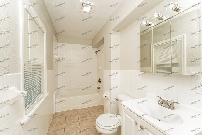 Building Photo - 43 Woodrow Ave