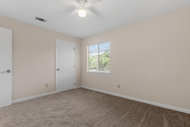 Building Photo - 2188 Claremont Ln