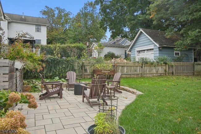 Building Photo - 6 Girard Pl