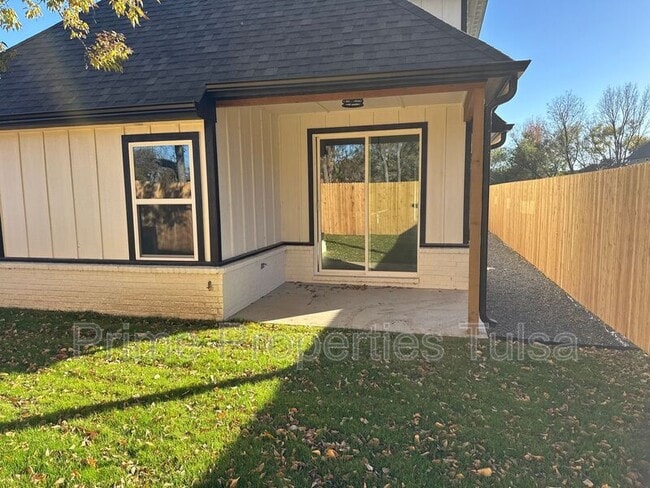 Building Photo - 1022 E Delmar Pl