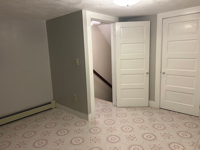 Building Photo - 58 Maple St