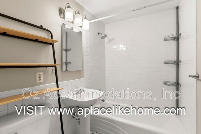 Building Photo - 7404 Village Dr