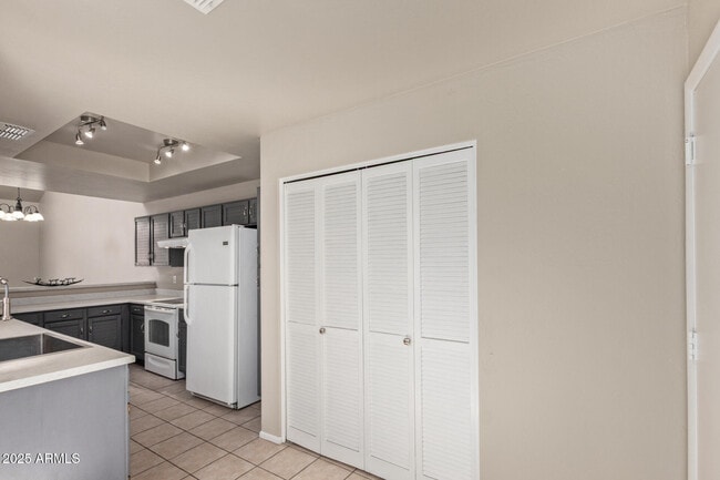 Building Photo - 6734 S Brittany Ln