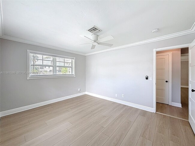 Building Photo - 2533 NE 21st Terrace