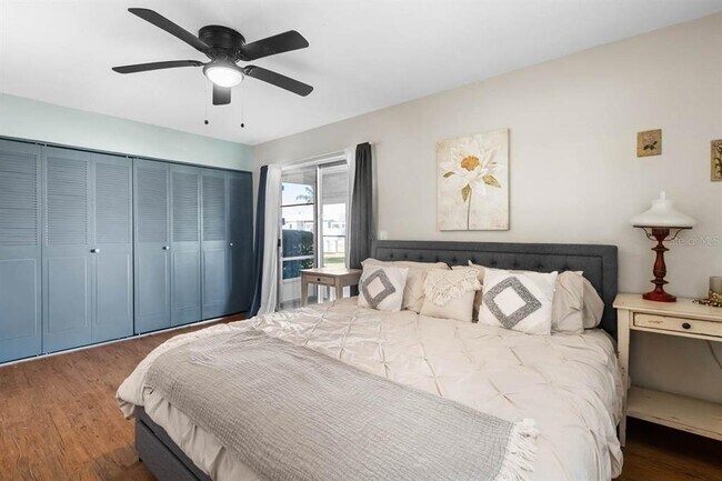 Building Photo - 1802 Bedford Terrace