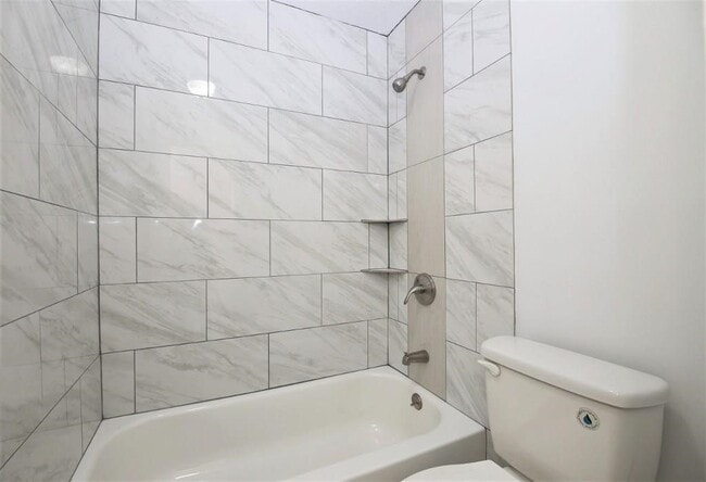 Building Photo - 800 Country Pl Dr