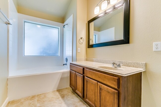 Building Photo - 22450 Highland Point Ln