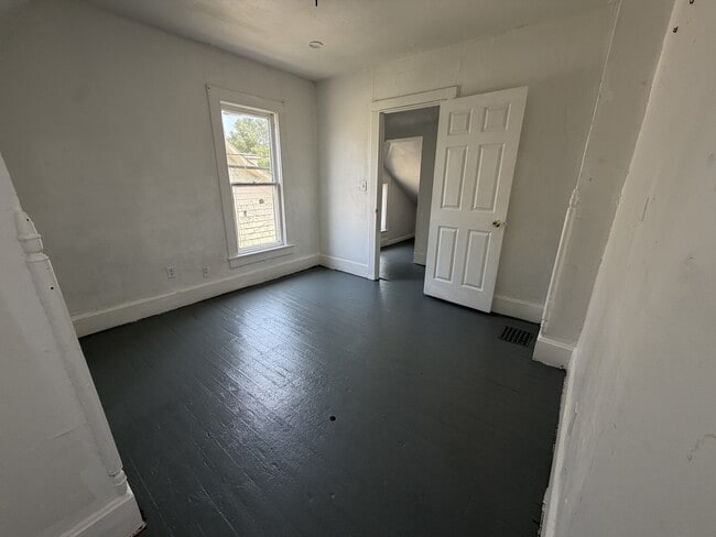Building Photo - 748 Monroe St