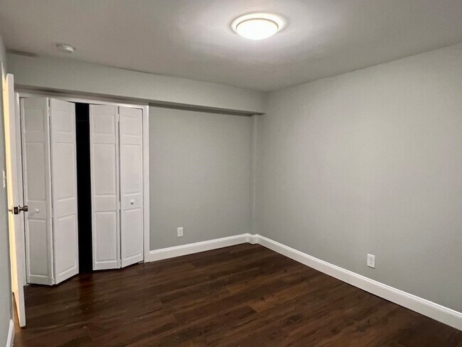 Building Photo - 4 Commonwealth Ct