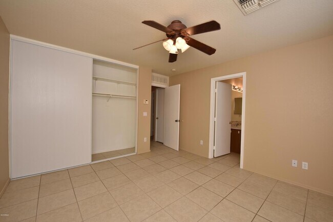 Building Photo - 8843 E Pampa Ave