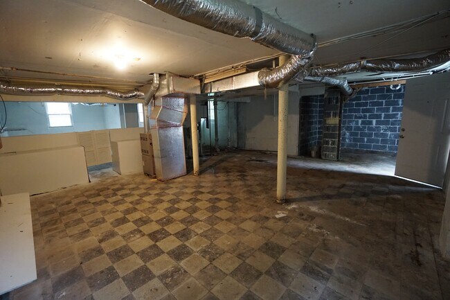 Building Photo - 112 13th Ave N