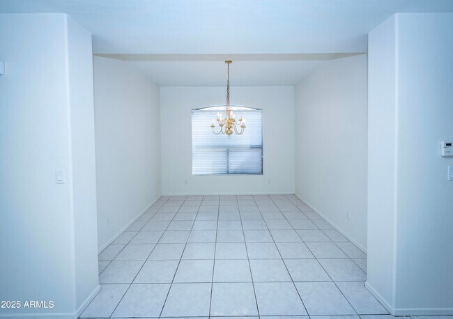 Building Photo - 3844 E Kings Ave