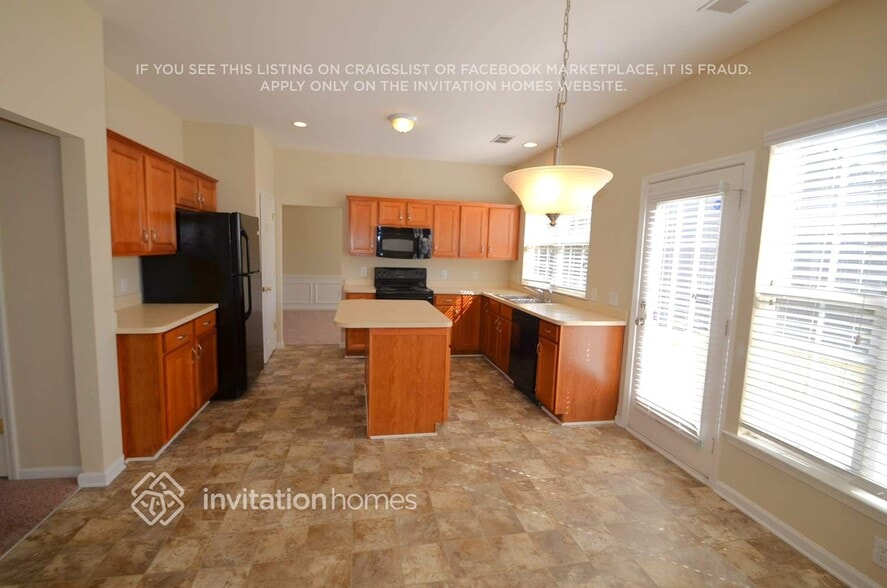 Building Photo - 10828 Fountaingrove Dr