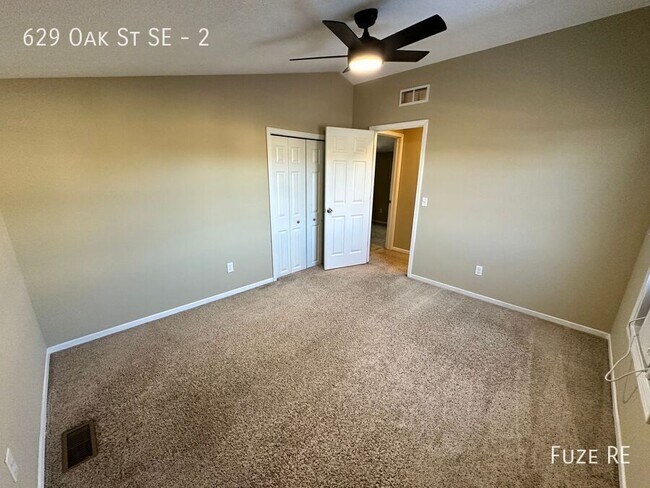 Building Photo - 629 SE Oak St