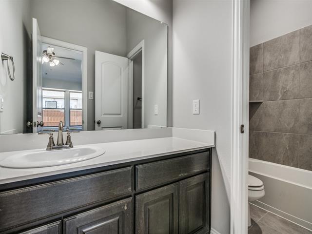 Building Photo - 512 Redbud Dr