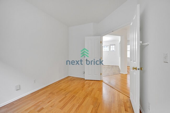 Building Photo - 4 Bed 2.5 Bath Single-family House Available for Rent!