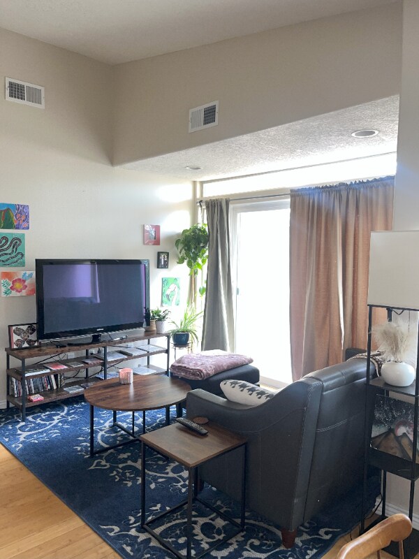 Building Photo - 5604 Del Oeste Rd