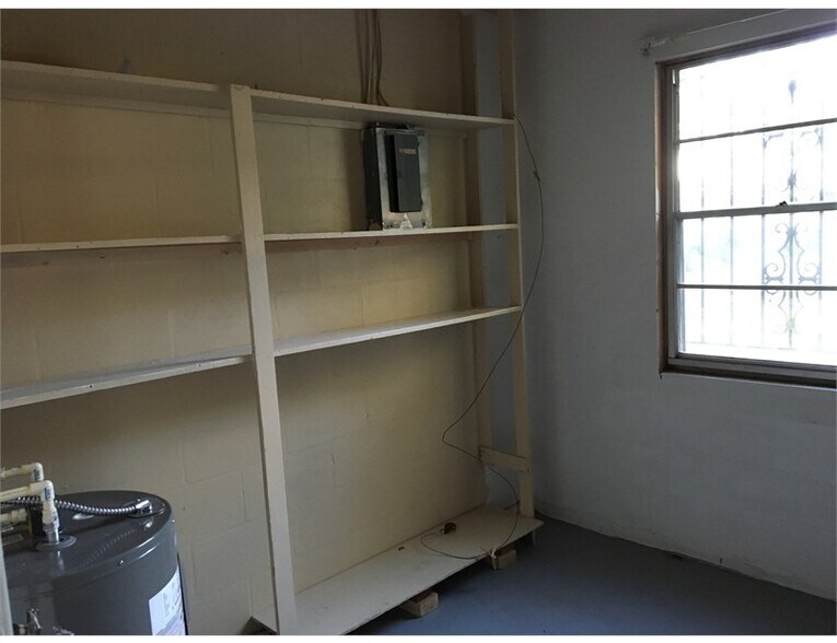 Building Photo - 3725 E 38th Ave