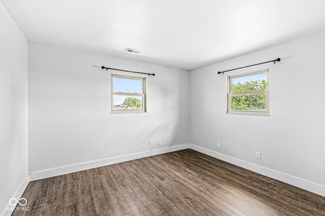 Building Photo - 4307 E 550 S