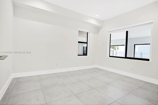 Building Photo - 1744 SW 22nd Terrace