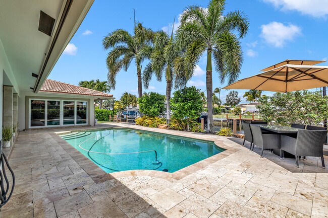 Building Photo - 2471 NE 46th St