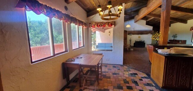 Building Photo - Escape to Your Own Private Retreat Among the Oaks