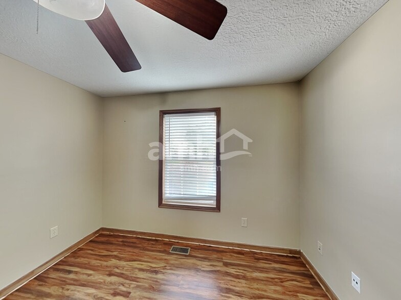 Building Photo - 5650 Winsor Woods Dr