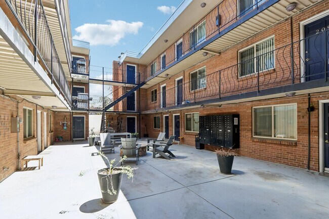 Building Photo - 222 Logan